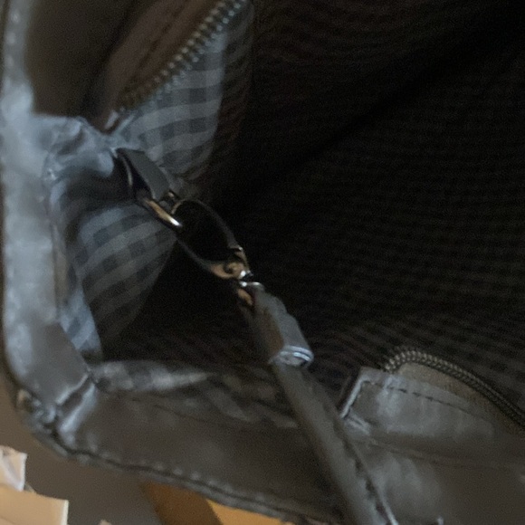 🩶Bath and Body Works🩶Gray Satin Tote w/Detachable Sequined Wristlet/NWOT - Picture 7 of 11